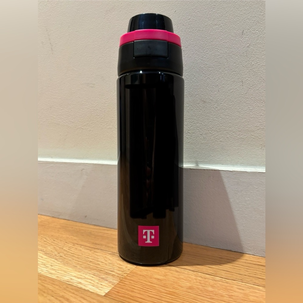 NWT T-Mobile travel Water Bottle. In signature Pink & Black